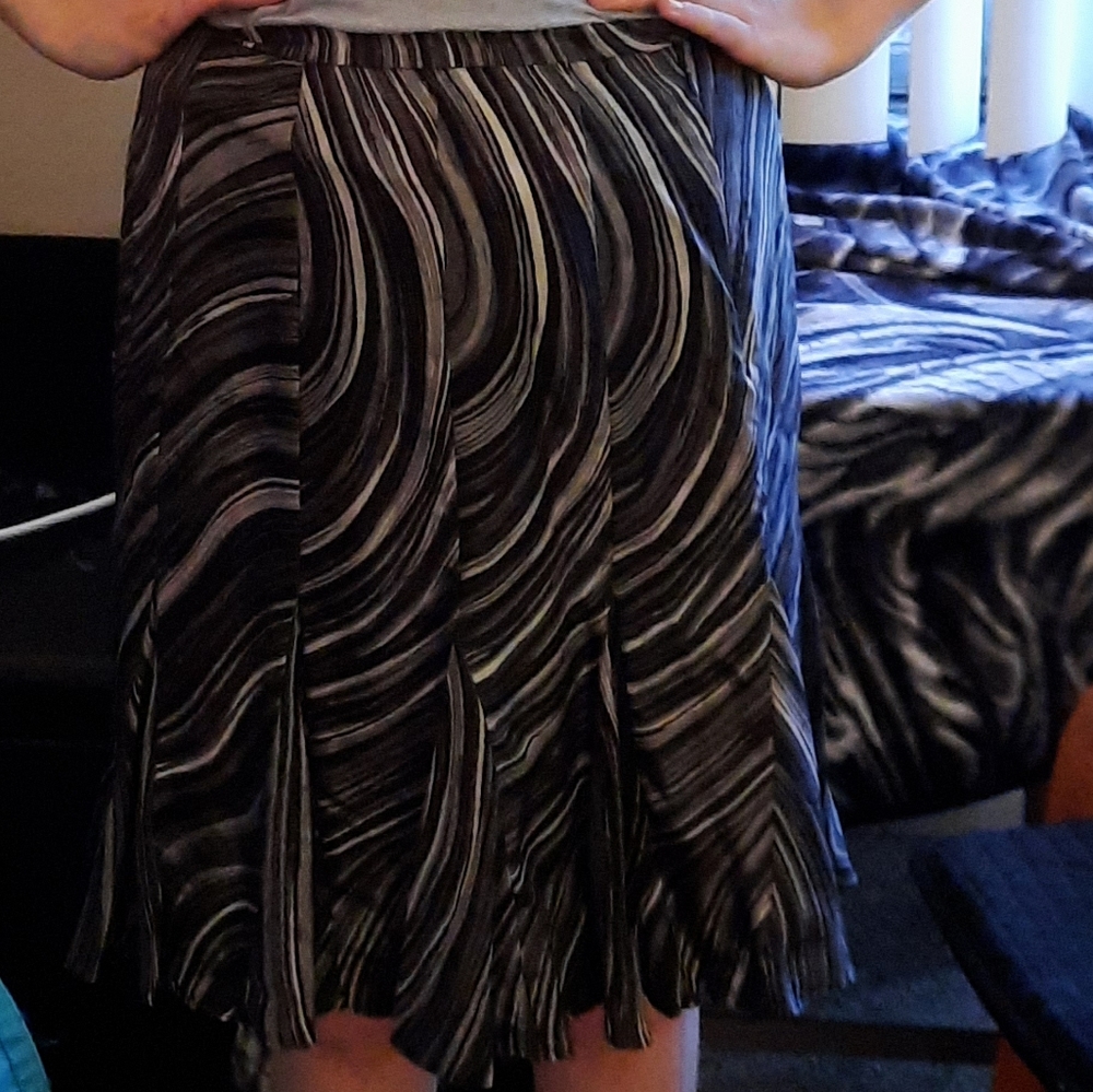 CK satiny swirl skirt / bundle requirement